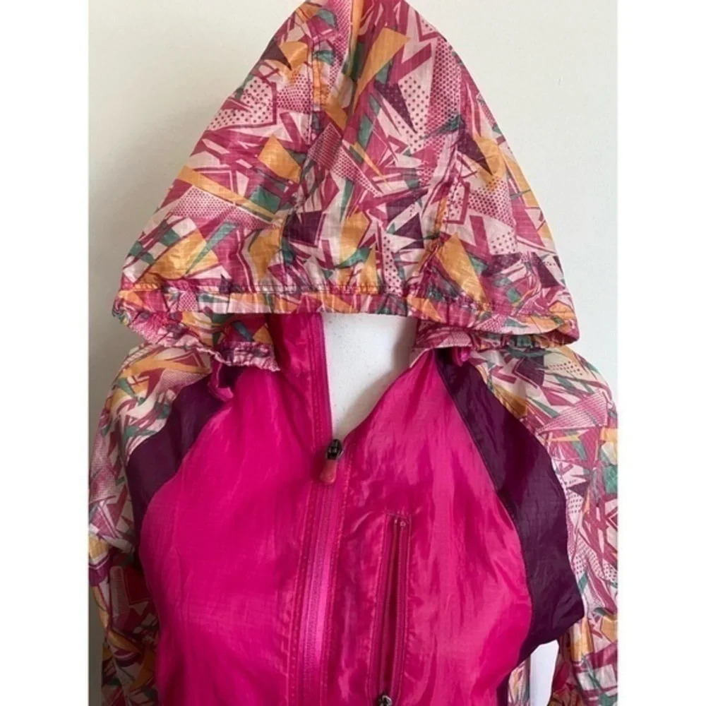 Under Armour • Pink Patterned Running Jacket - Picture 2 of 6